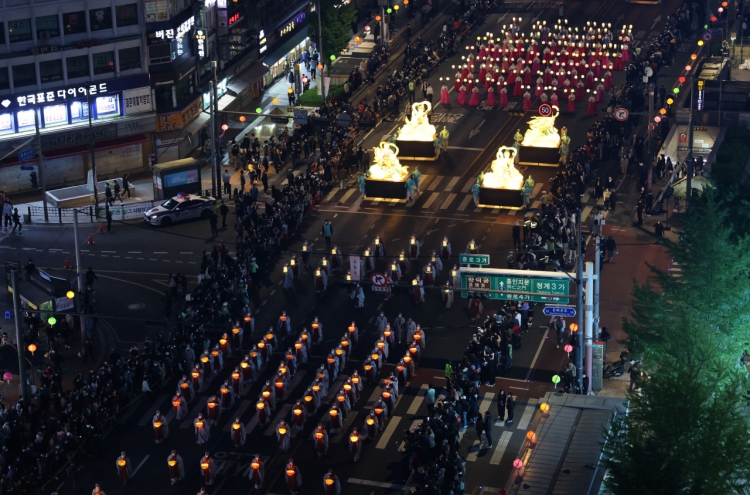 [Photo News] Lotus Lantern Parade lights up Seoul