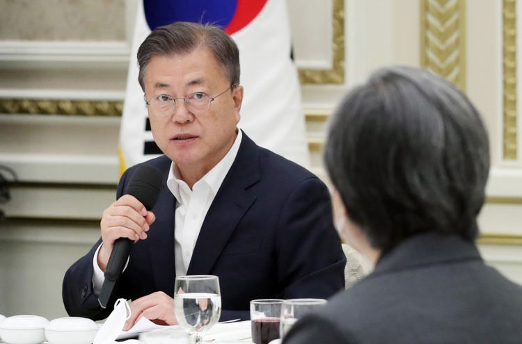 Moon thanks workers for dedication in fight against virus on Labor Day