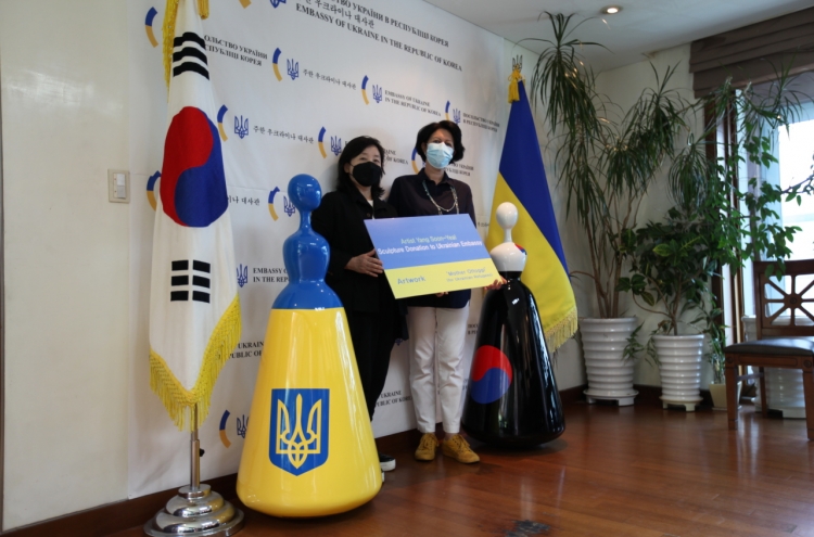 Sculptures of motherhood donated to Ukrainian Embassy