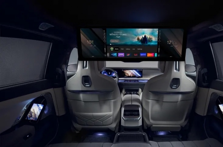 Playing games at back seats: carmakers focus on in-car entertainment