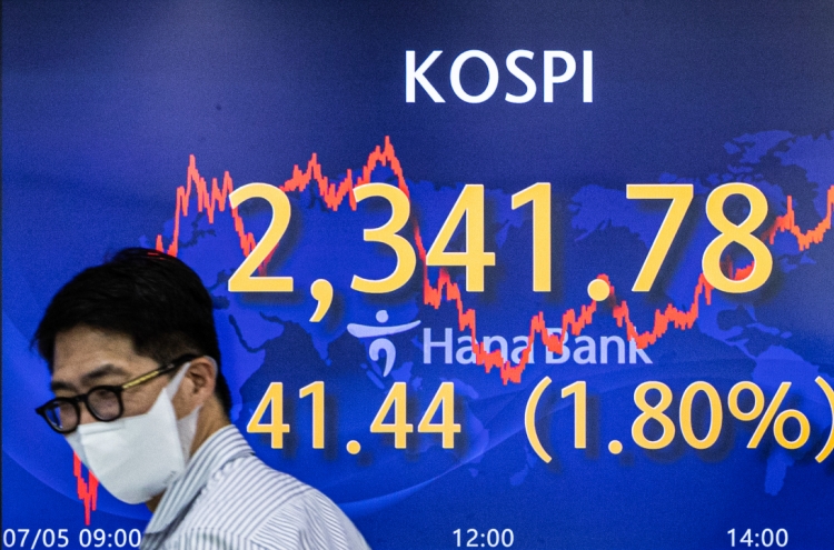 Seoul shares snap 4-day losing streak on dip buying ahead of earnings season