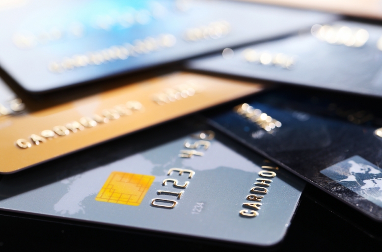 Card spending climbs 15% in Q2 on eased COVID-19 curbs