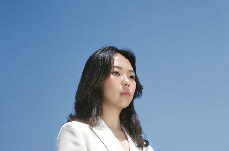 [Herald Interview] Singer-songwriter Lydia Lee sings about fluidity of life in ‘Ways We Change’