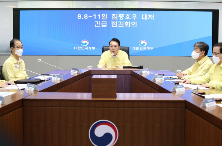Yoon holds emergency meeting to deal with heavy rains