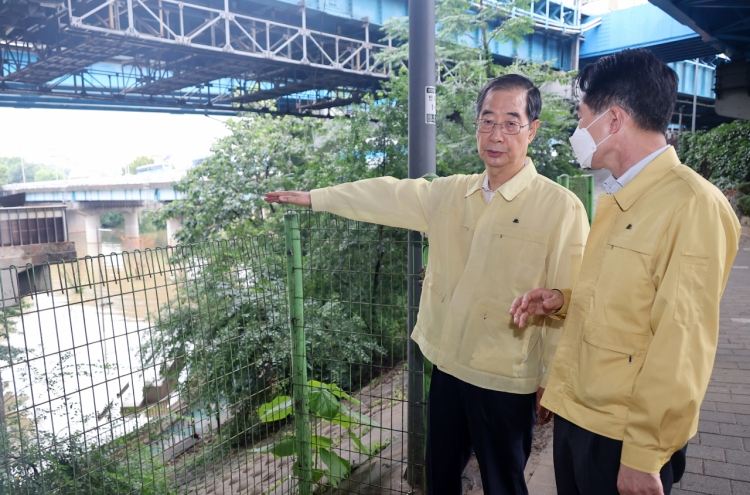 PM visits flood control center amid heavy rains
