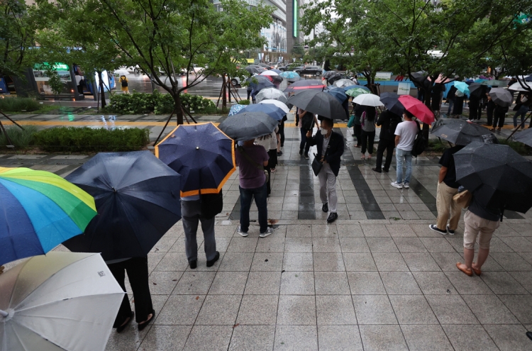 9 dead, 6 missing as heavy rain pummels Seoul capital region