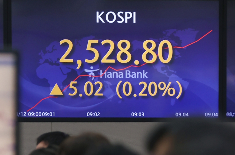 Seoul stocks open slightly higher on tech gains