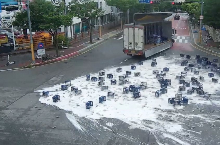 A twist in viral ‘Good Samaritans in road beer spill’ video