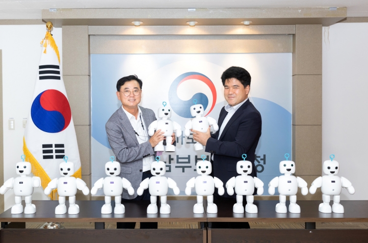 Hyosung donates AI care robots to older veterans