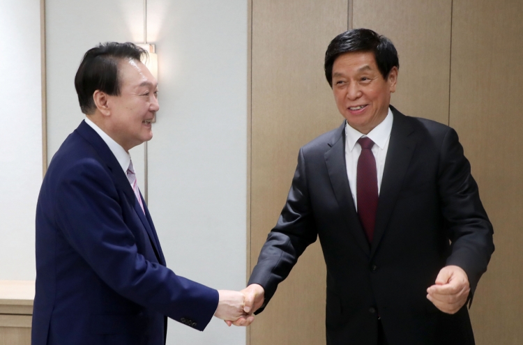 Yoon invites Chinese leader Xi to visit S. Korea