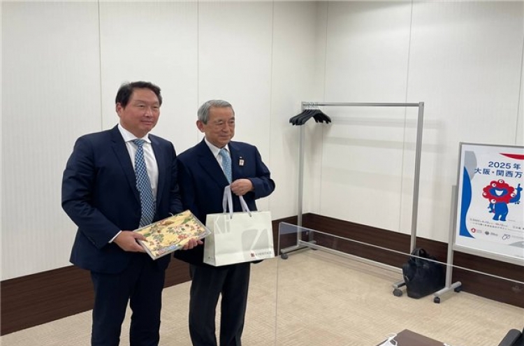 SK chief visits Japan to ask support for Busan’s Expo bid