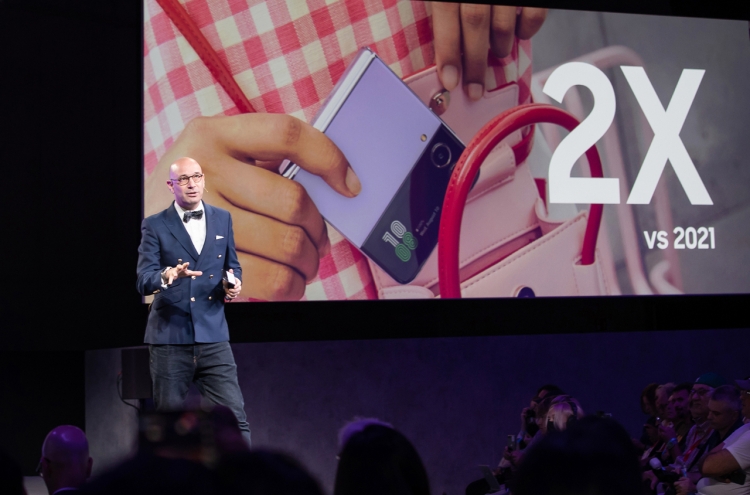 SK Telecom, KT raise Galaxy Z Flip 4 subsidies ahead of iPhone 14 launch