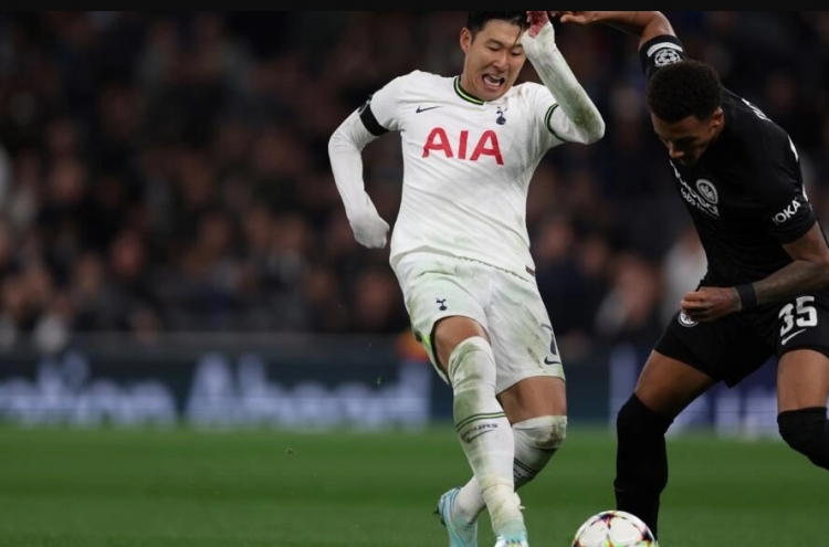 [Newsmaker] Son shines with double as Spurs sink Frankfurt
