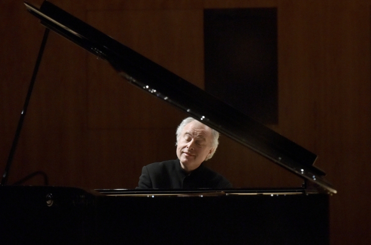 [Herald Interview] Pianist Andras Schiff to bring 'element of surprise' to Korea