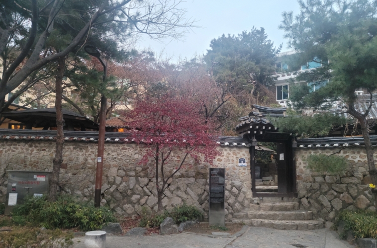 Walk along old streets of Seoul, filled with new stories