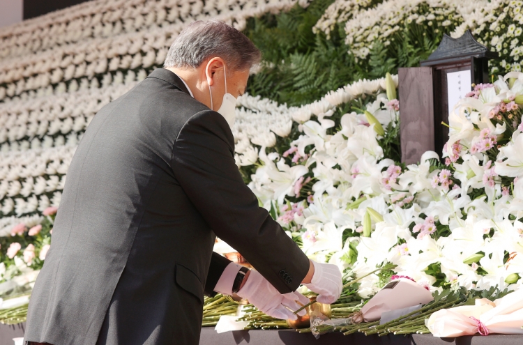 Foreign Minister seeks equal support for foreign victims of Itaewon disaster