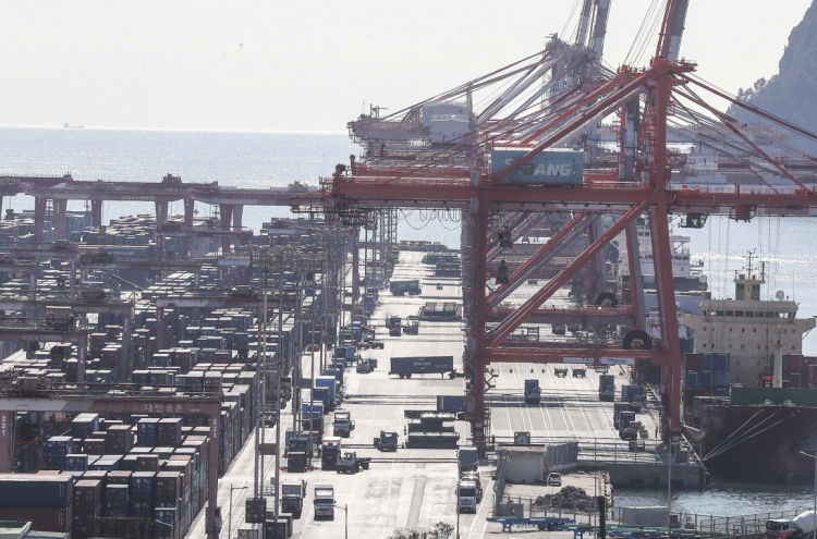 Korea’s monthly exports decline for 1st time in 2 years
