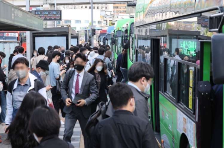 Gyeonggi bus operators to ban standing passengers
