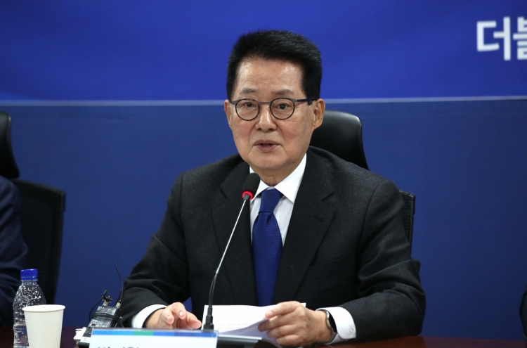 Ex-spy chief slams Yoon over top Moon aide’s arrest