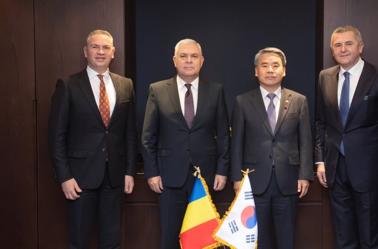 S. Korean, Romanian defense chiefs discuss security cooperation