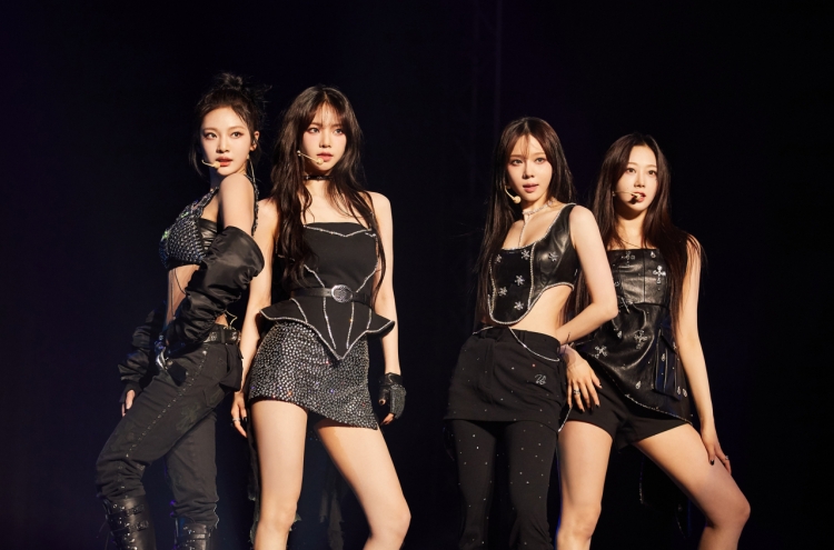 [Herald Review] aespa lights up night in 1st solo concert 'Synk: Hyper Line'