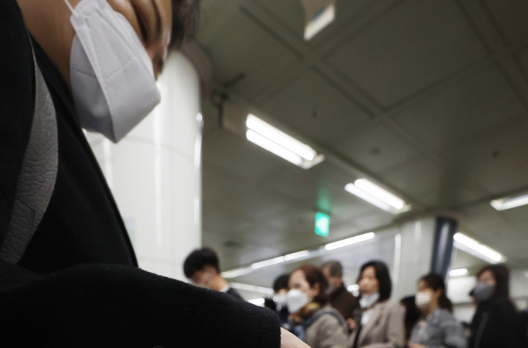 Korea to lift mask mandate for public transport Monday