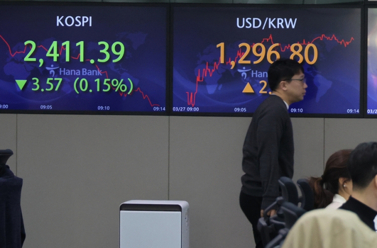 Seoul shares end lower amid recession worries