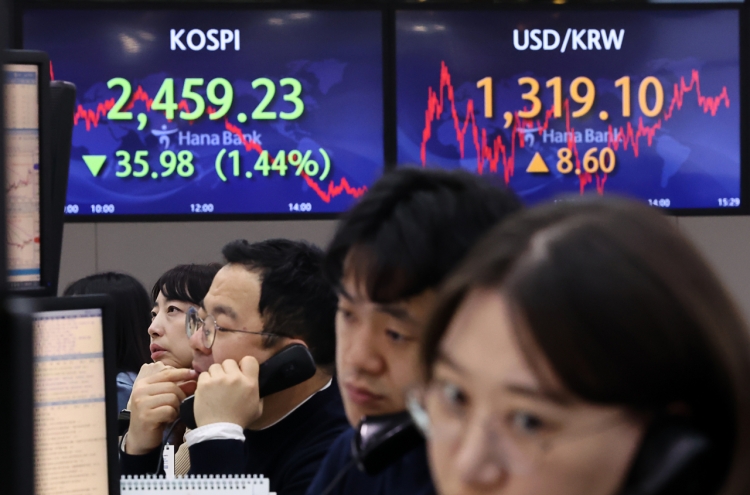 Seoul shares dip nearly 1.5 % on tech losses