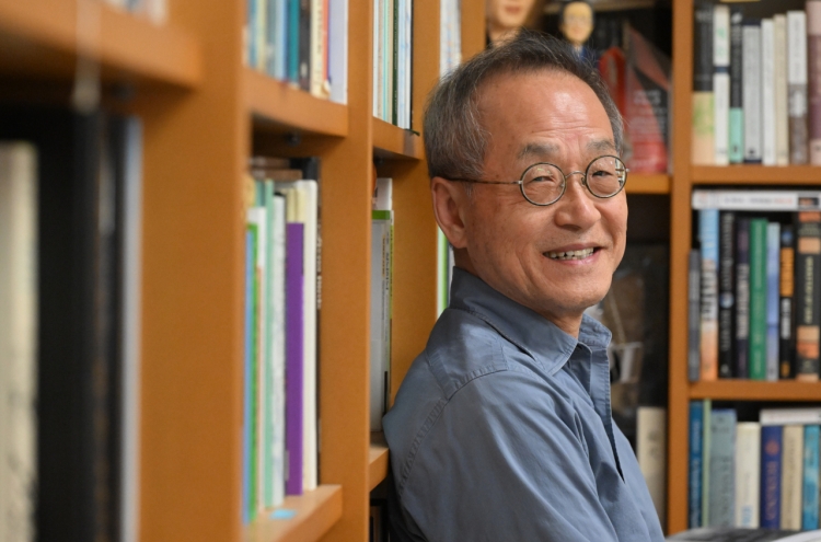 [Herald Interview] Choe Jae-chun's 'Darwin’s 12 Apostles' sheds new light on evolution theory
