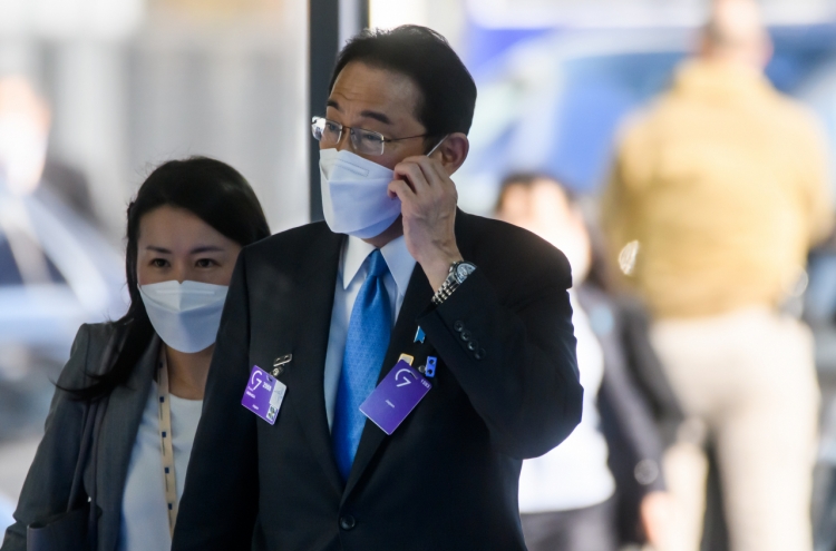 Japan PM safe after 'smoke bomb' at speech: Japanese media