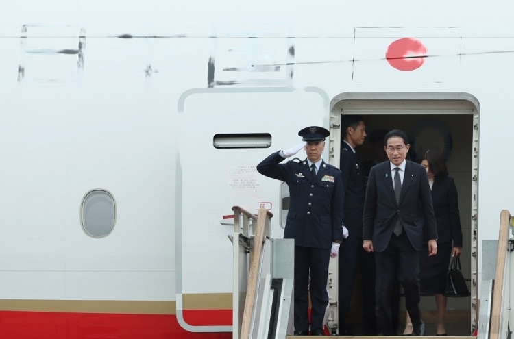 Japan PM makes first bilateral visit to S. Korea in 12 years