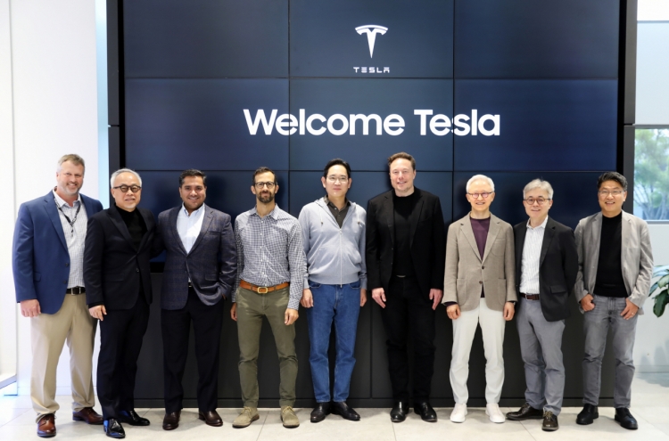 Samsung, Tesla chiefs meet in Silicon Valley