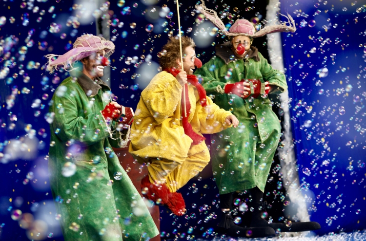 [Herald Review] 'Slava's Snowshow' brings delightful snowy magic to stage