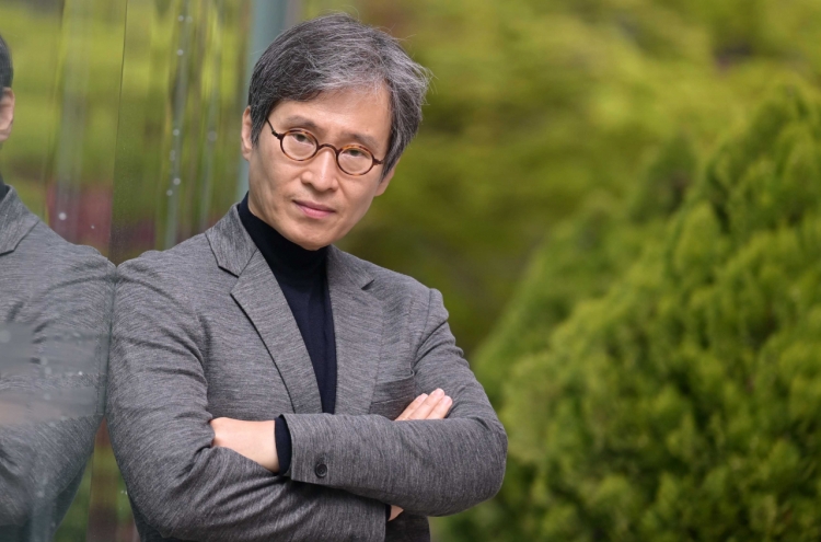 [Herald Interview] Bestselling author Lee Jung-myung on art of historical storytelling