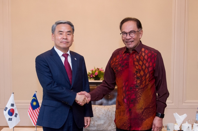 S. Korea's defense chief meets Malaysian prime minister