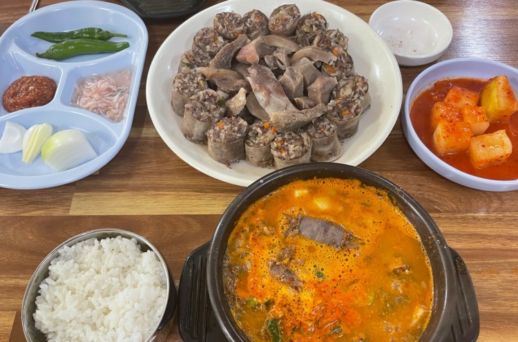 [College Eats] ‘Sharosugil’ a hotspot for foodies