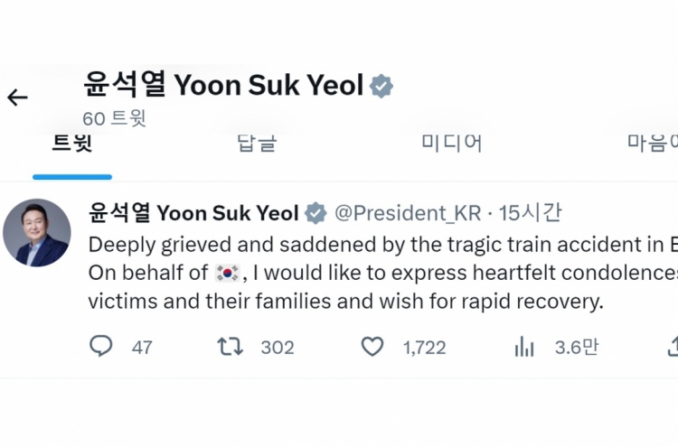 Yoon offers condolences to India train accident victims
