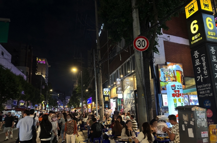 Bustling Jongno pocha street is a regulatory minefield