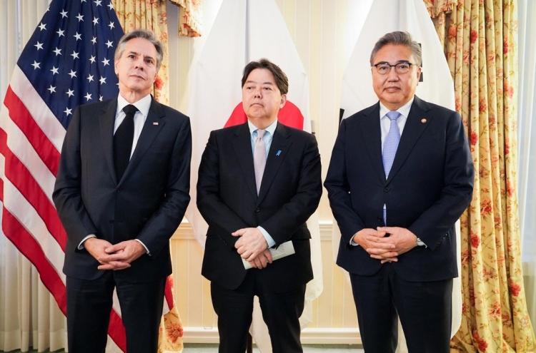 Top diplomats of S. Korea, US, Japan to hold talks after N. Korea's ICBM launch