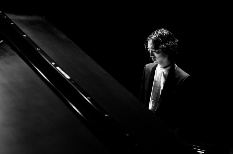 Pianist Hayato Sumino weaves unusual way to classical acclaim