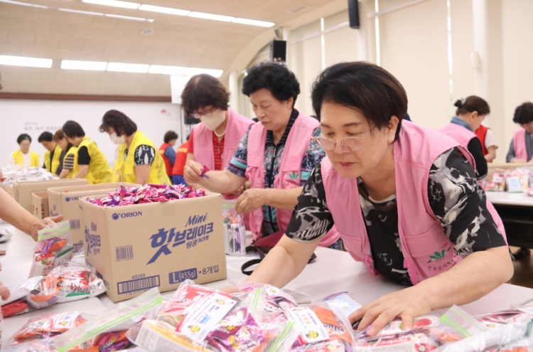 Ice cream and snacks given out as Koreans try to make up for botched jamboree