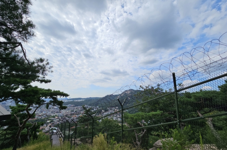 Bugaksan hike from Cheong Wa Dae invites visitors to once-prohibited trails