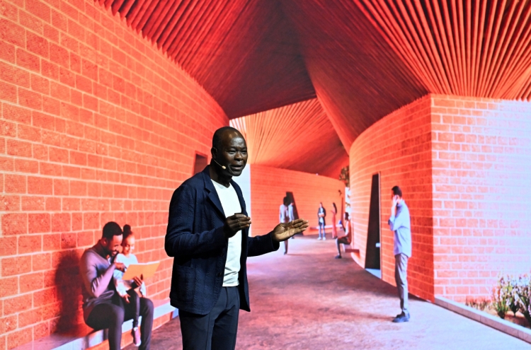 [Herald Design Forum 2023] Diébédo Francis Kéré emphasizes role of architecture in sustainable future