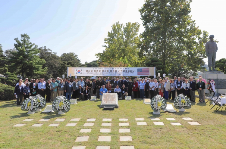 2 new plaques installed to commemorate US Korean War veterans