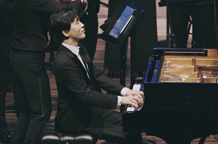 Pianist Sohn Min-soo wants students to find own style