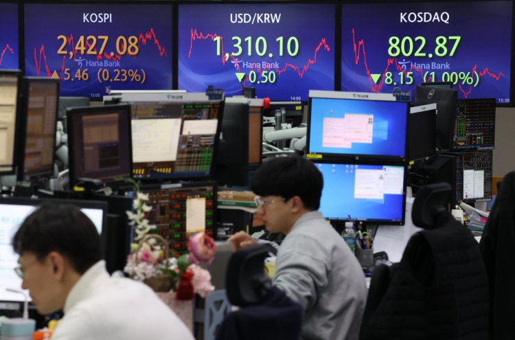 Seoul shares end higher on institutional, foreign buying