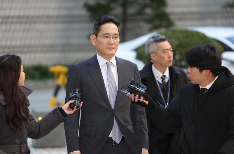 Prosecutors seek 5-year sentence for Samsung chief over fraud connected to 2015 merger