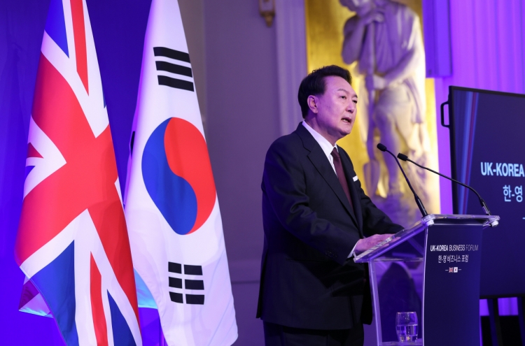 Korea inks 37 deals with UK, vows closer ties