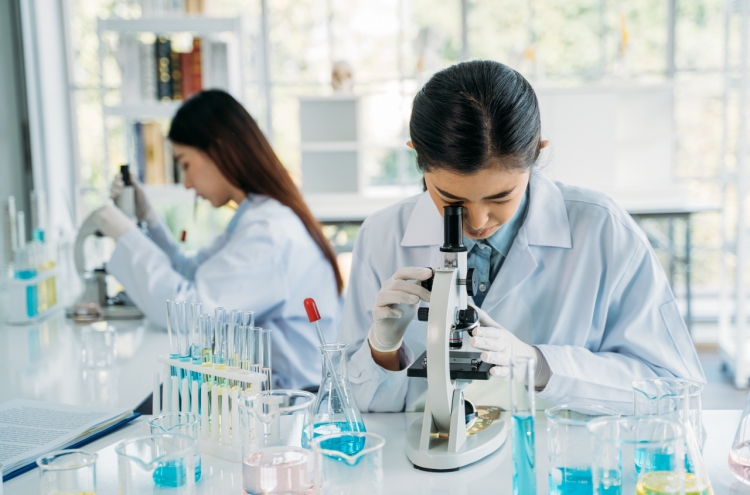 Korean female scientists struggle with highest gender barrier in world