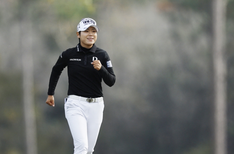 S. Korean Lee So-mi on verge of winning LPGA qualifying tournament